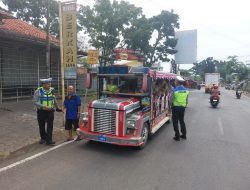 Patroli Satlantas Polres Pekalongan Tertibkan Kereta Kelinci di Jalan Raya, Utamakan Keselamatan Penumpang